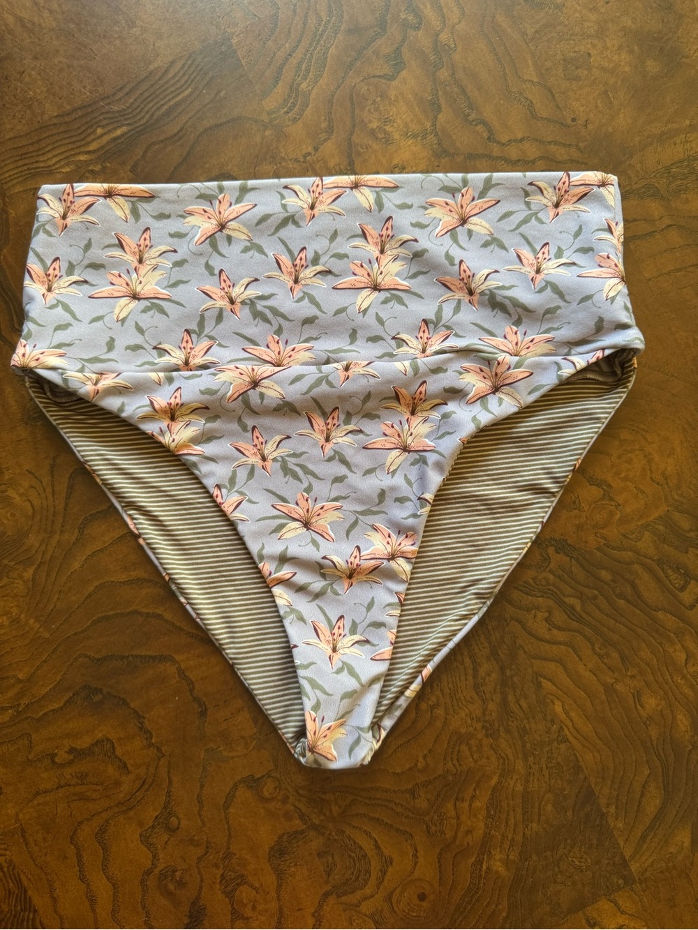 ACACIA LILY ๐ swimwear Lavender Floral and Tan Four piece set. - Picture 10 of 15